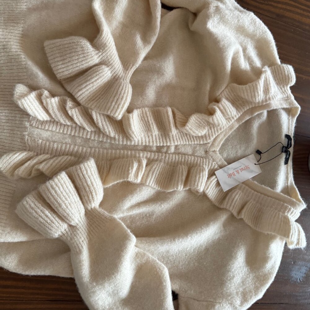 VICI Ruffle Beige Sweater NWT - Picture 4 of 4